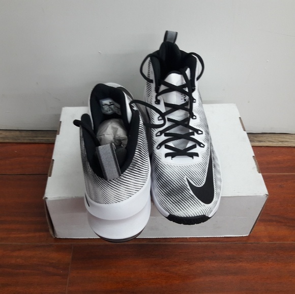 Nike - Picture 2 of 4